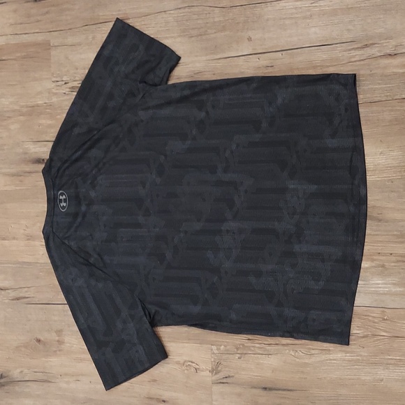 Under Armour Men's Shirt - Picture 3 of 3